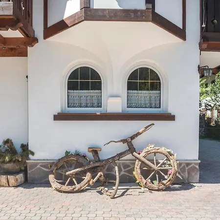 Casa Lorenz 1 * Canazei