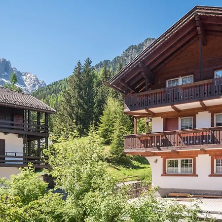 Casa Lorenz 1 * Canazei